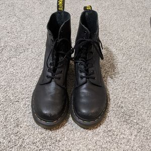 Dr Martens Pascal Virginia Soft Leather boots ❤️